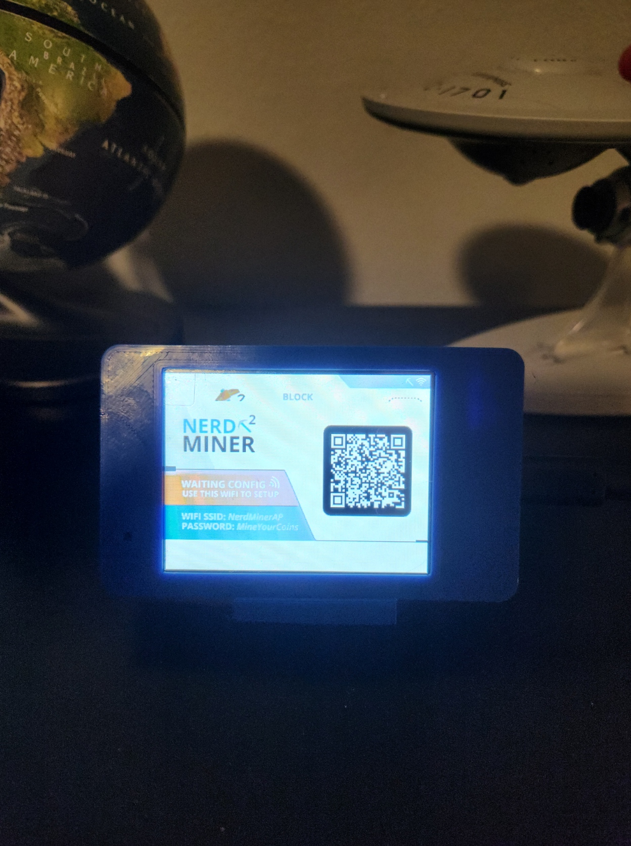 Bitcoin Lottery Nerdminer v2 - With Casing and display stand - Image 2