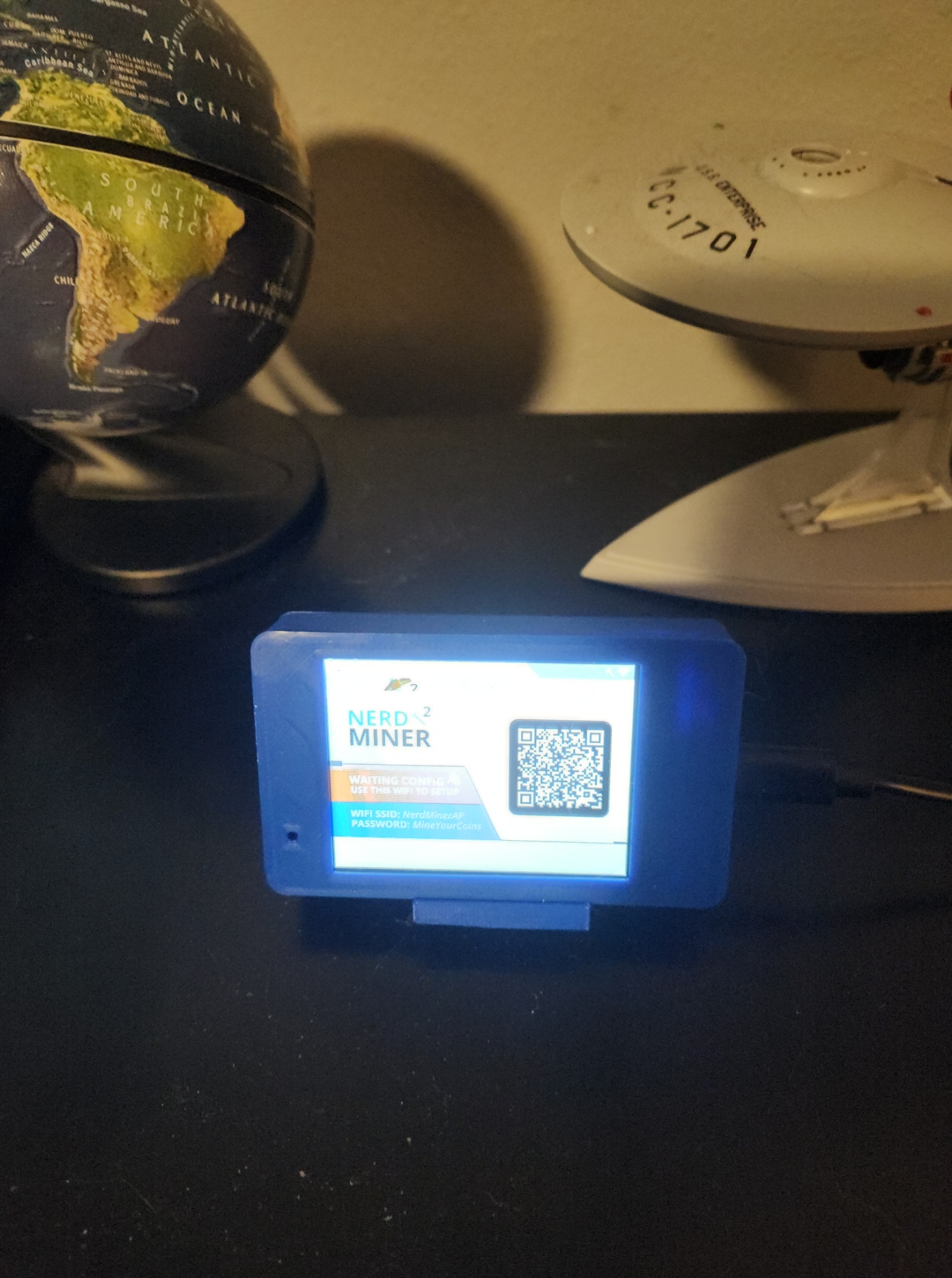 Bitcoin Lottery Nerdminer v2 - With Casing and display stand - Image 8
