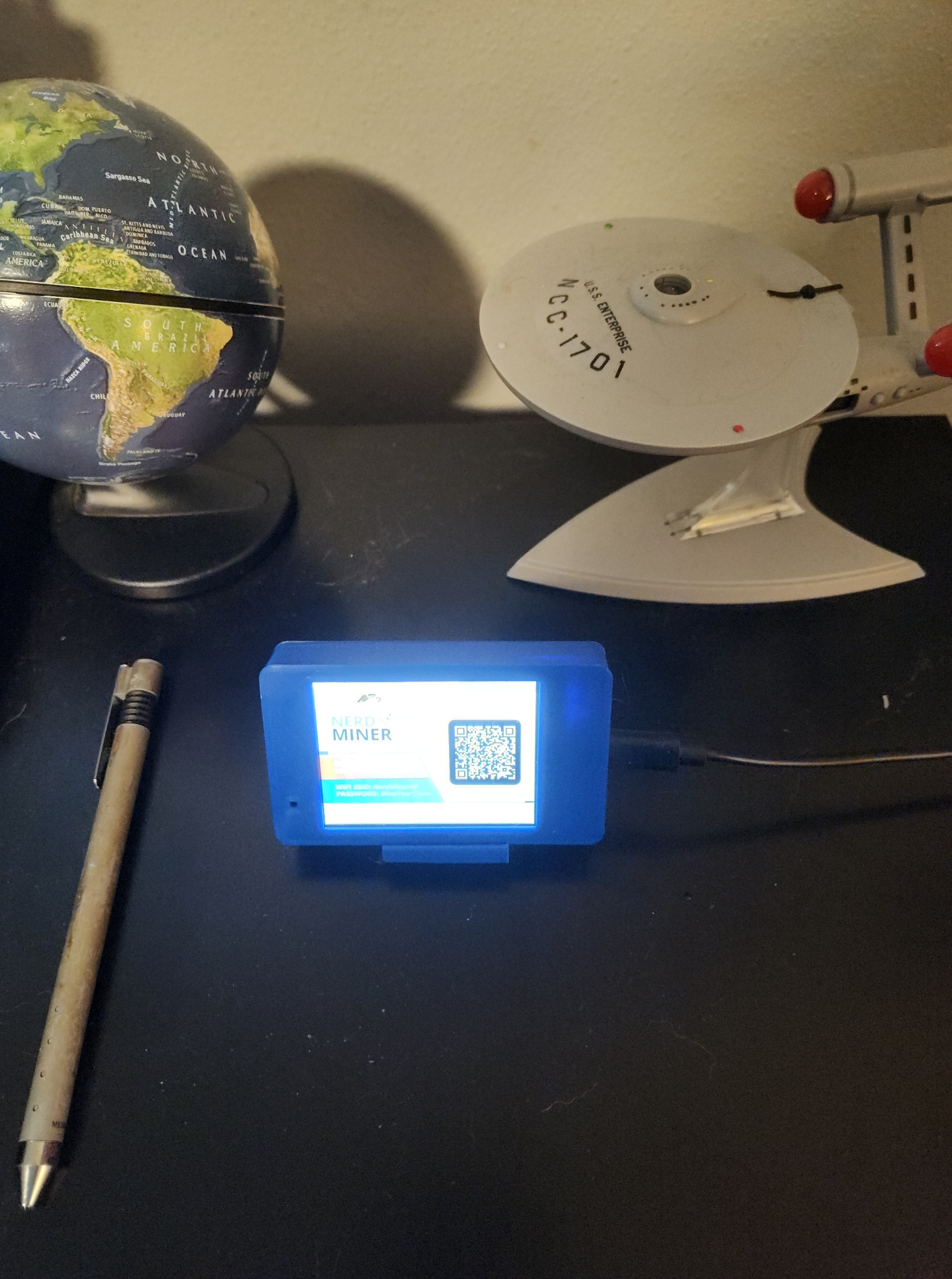 Bitcoin Lottery Nerdminer v2 - With Casing and display stand - Image 7