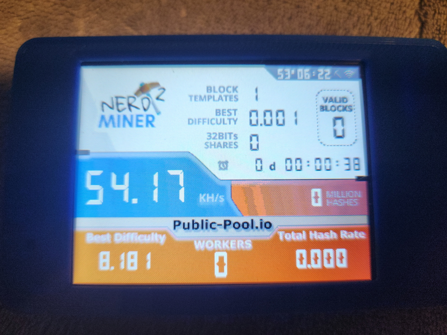 Bitcoin Lottery Nerdminer v2 - With Casing and display stand